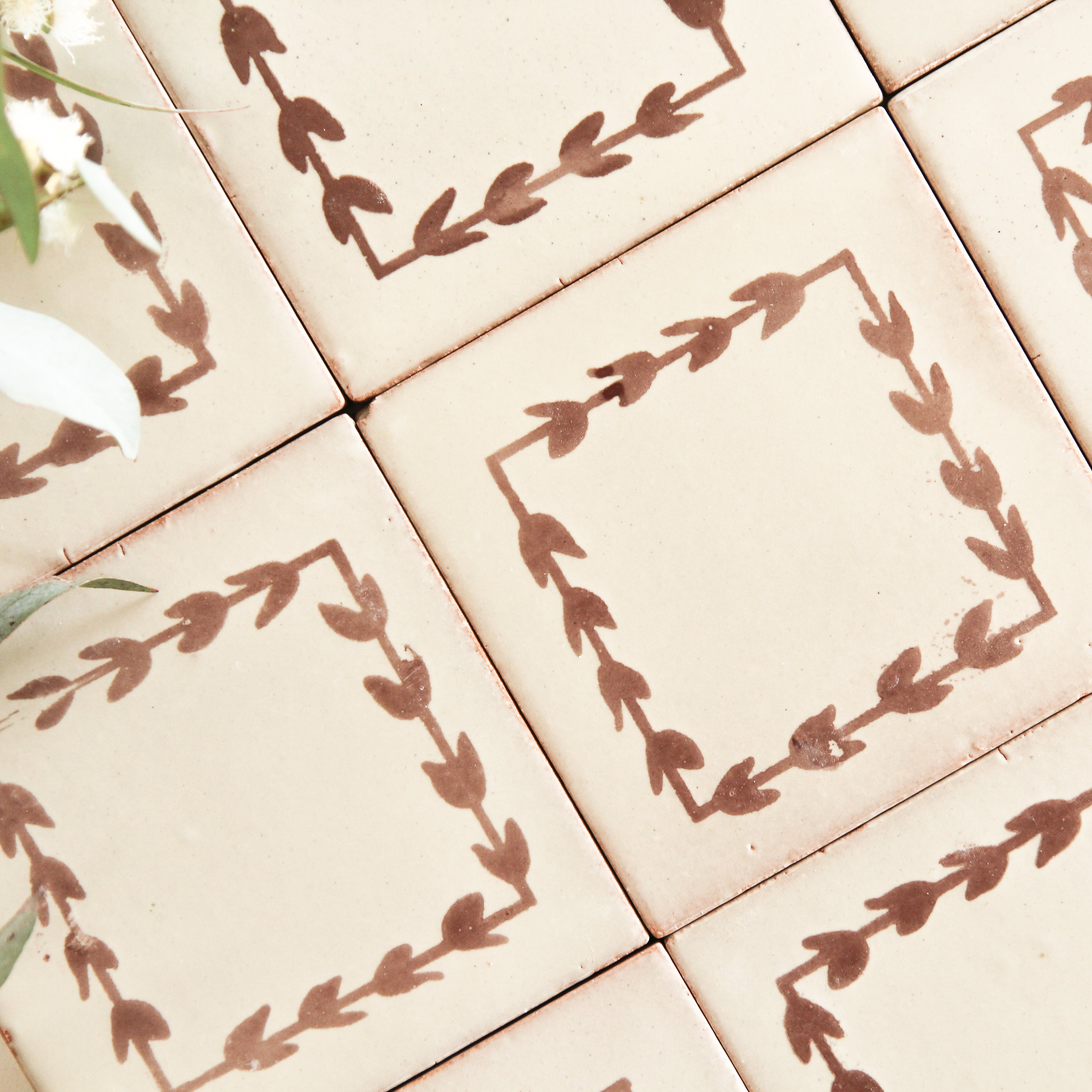 EZMANO1010 Tulip Choc