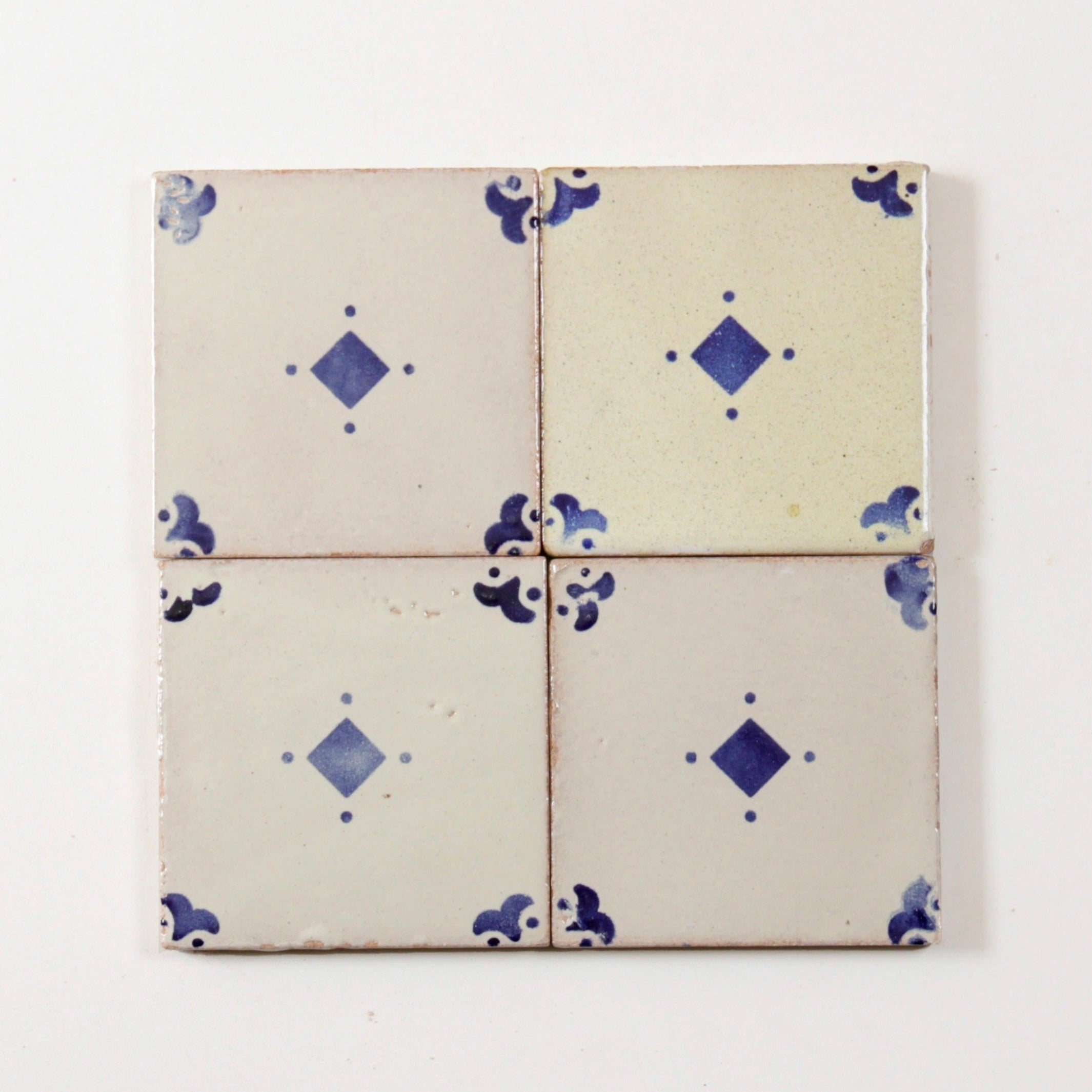 EZMANO1010 Caja Azul Sample